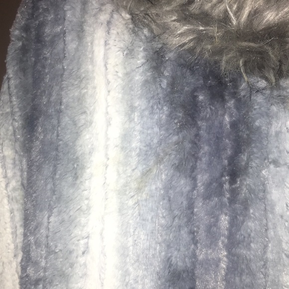 Faux Fur Poncho Shawl - Picture 3 of 4